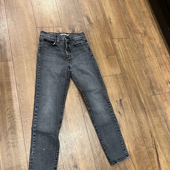 Levi’s Wedgie - Picture 2 of 4